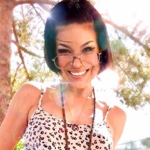 Meet your Posher, Annette